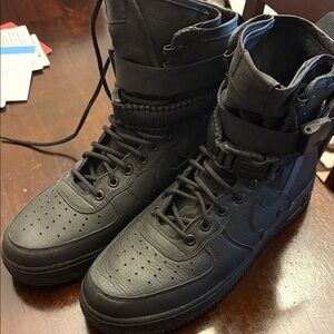Air Force 1 triple black